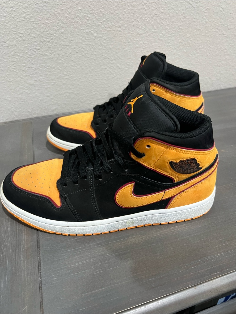 Nike Air Jordan 1 Mid SE Men's High-Top Sneakers in Black and Vivid Orange - Picture 3 of 8